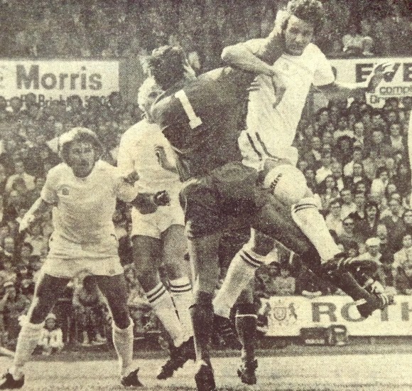 Crystal Palace goalkeeper Paul Hammond misses his punch and the ball runs down between him and Albion's Andy Rollings as Fred Binney and Ricky Marlowe move in following a corner at the Goldstone.