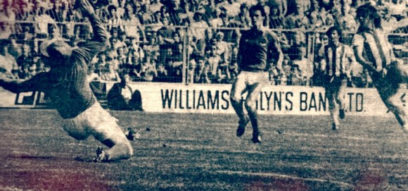 Brighton's first ever Division One goal at the Goldstone... by Magic!