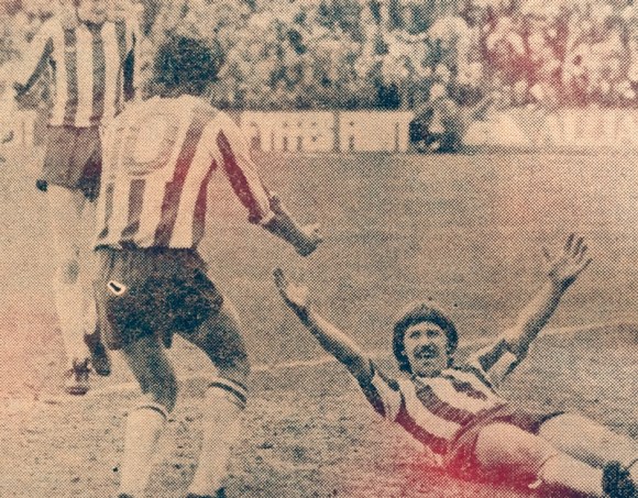  Number 10, Peter Ward, on his home debut, extends a glad hand to Fred Binney who scored Albion's opener