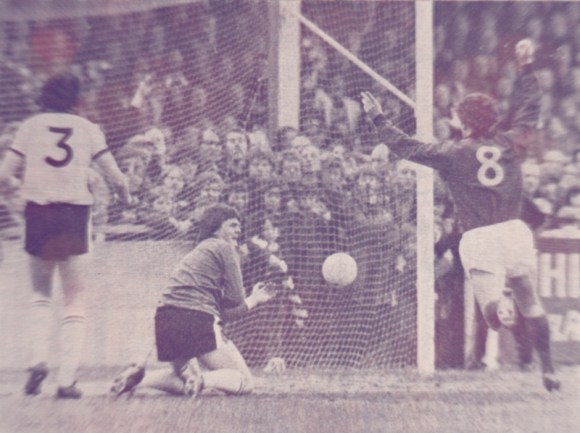 Ward (out of shot) is off the mark as O'Sullivan (no 8) celebrates