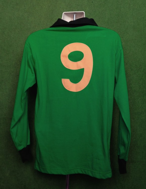 1975-76away2